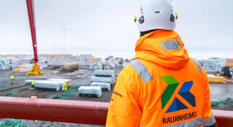 Rauanheimo_ Logistiikka_ Laivan lastaus-11